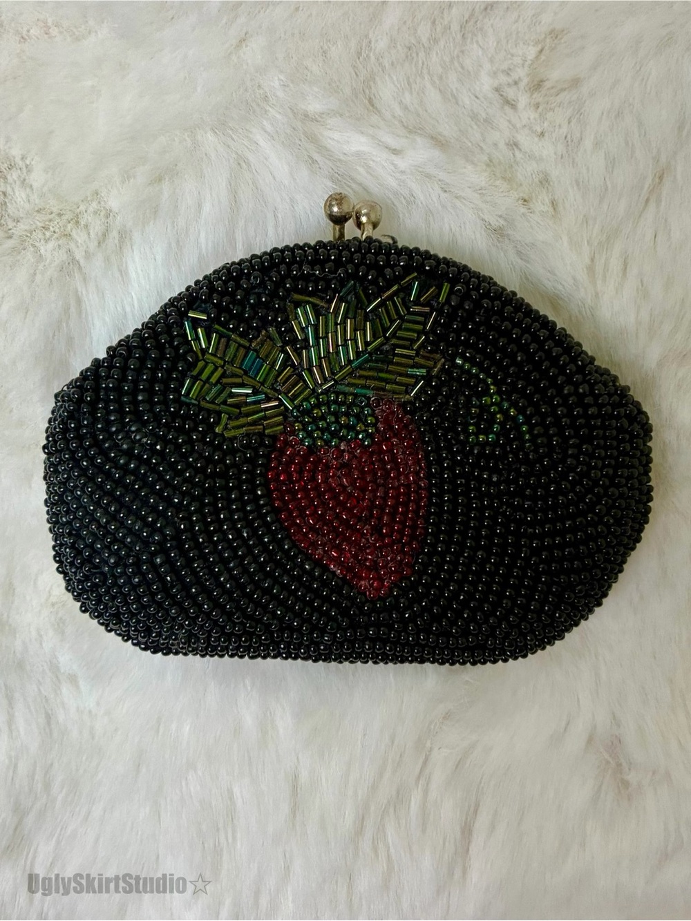 Delill Vintage Handmade Beaded Strawberry Kiss Lock Coin Purse Black OS
